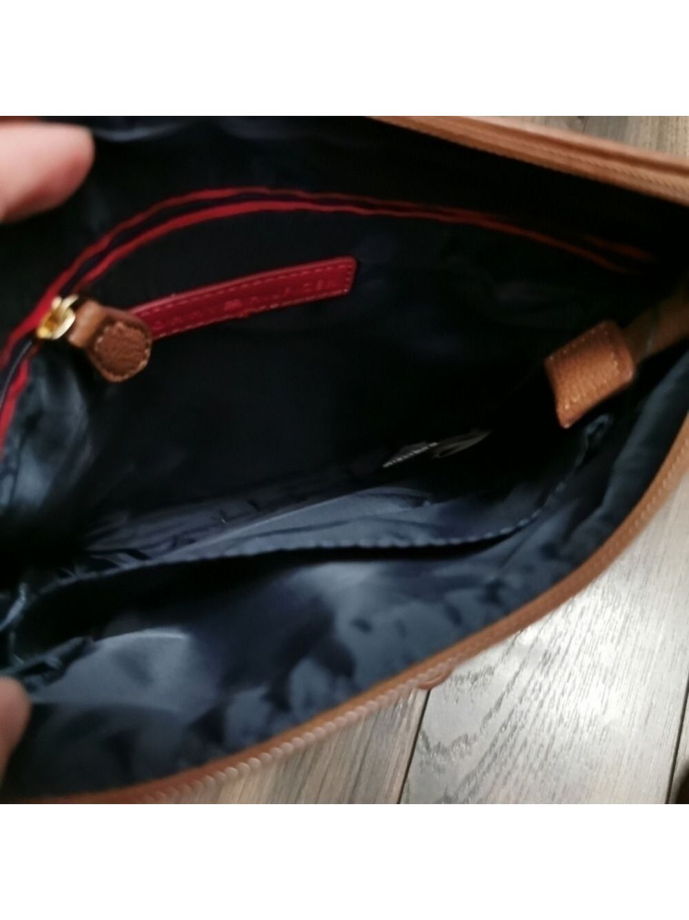 Tommy Hilfiger brown leather crossbody sling bag - Picture 11 of 12